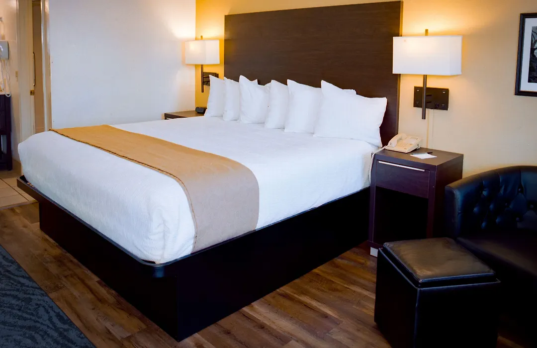 Pines Inn & Suites-1