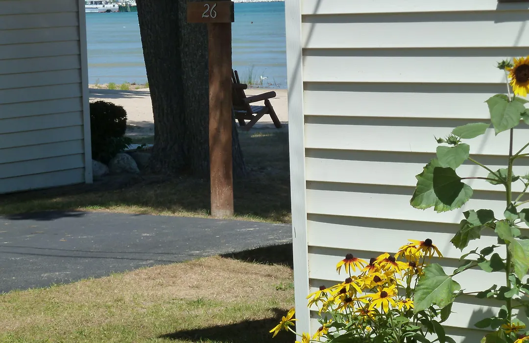 Beach House Lakeside Cottages-1
