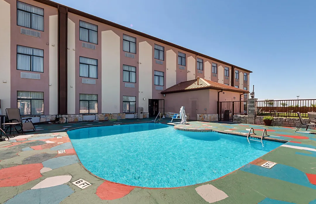 Quality Inn & Suites Buda-1