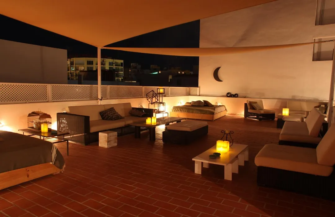 Juanita Hostal-1
