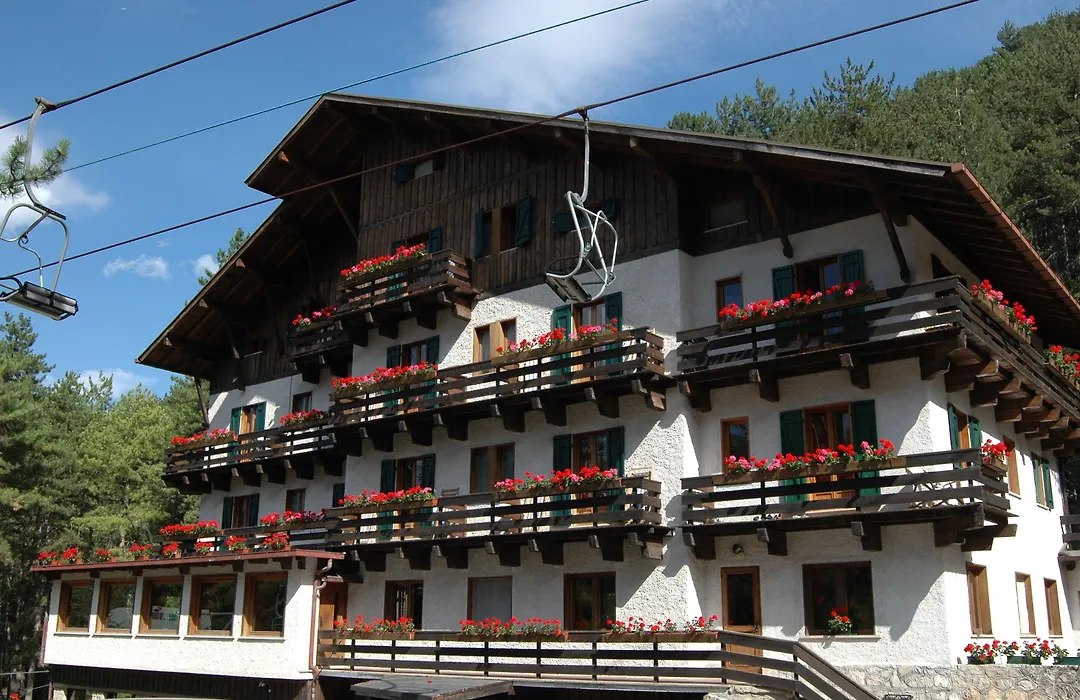Hotel Garnì Mille Pini-1