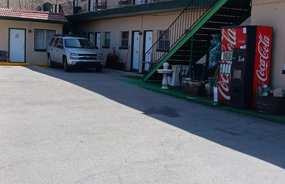 White Pine Motel-1