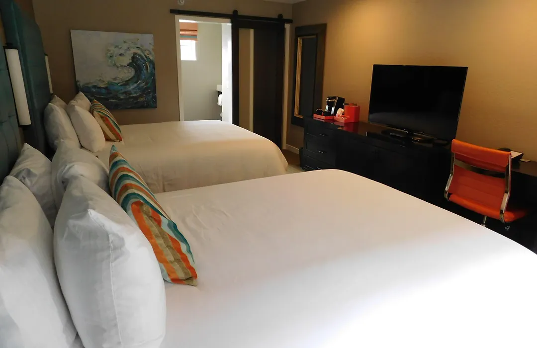 Wave Street Inn-1