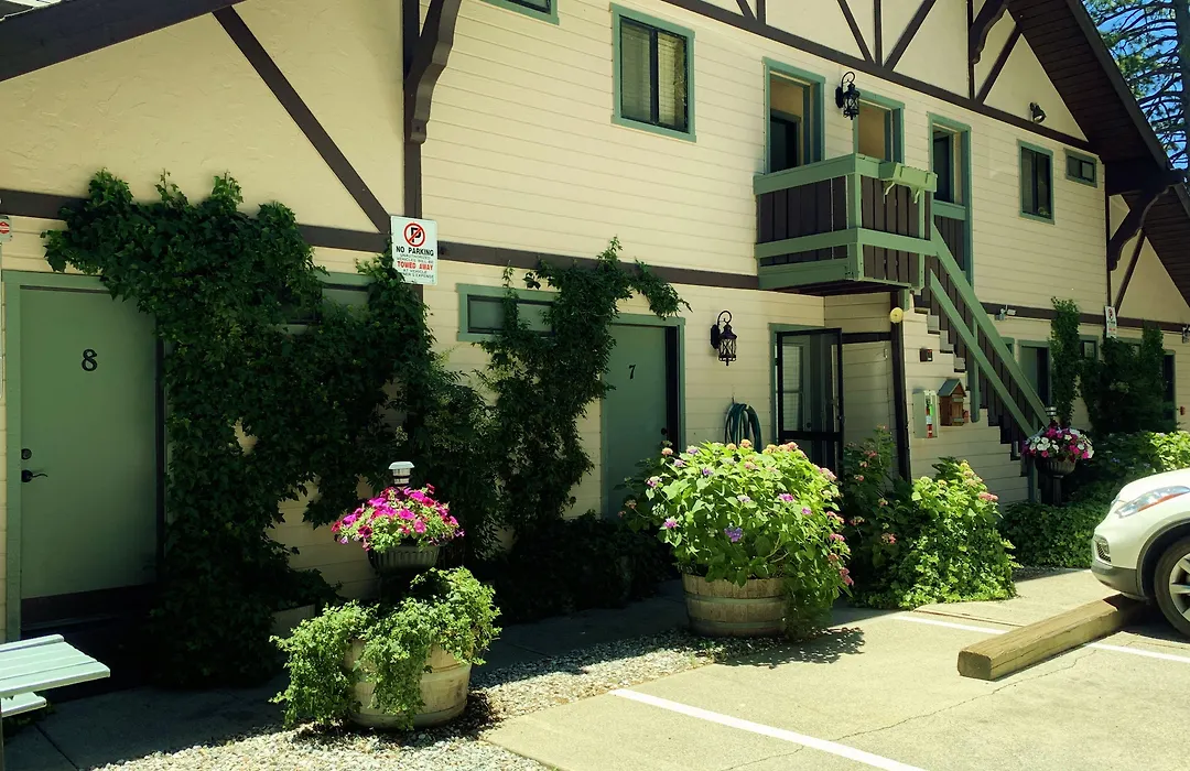 The North Shore Inn-1