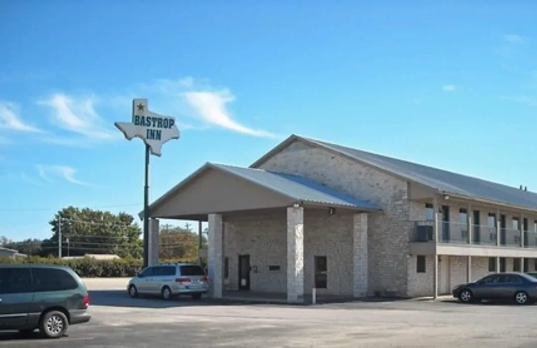 Bastrop Inn-1