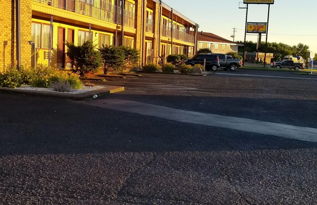 Scottish Inn & Suites - Eau Claire-1