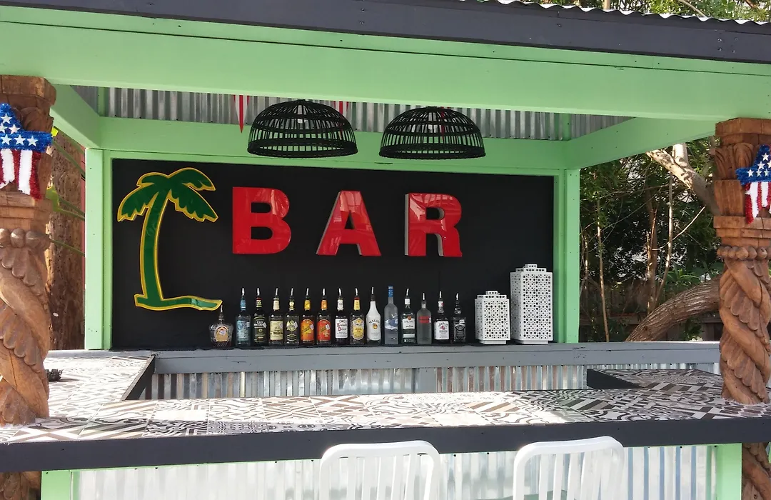 Upper Deck Hotel And Bar - Adults Only-1