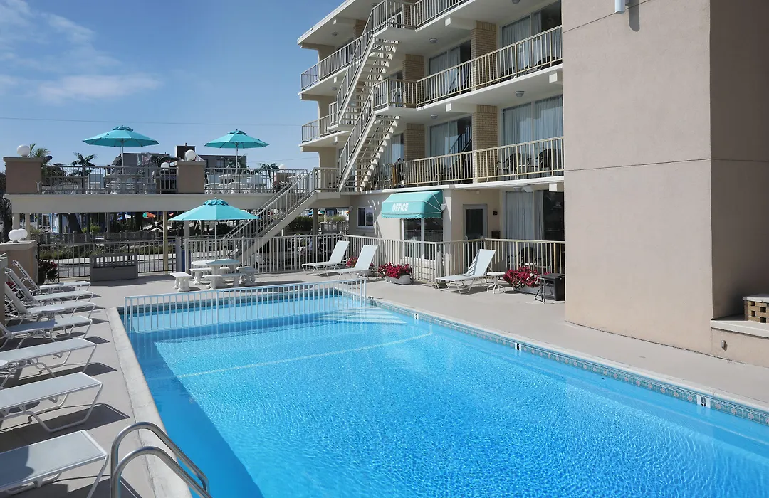 Aquarius Oceanfront Inn-1