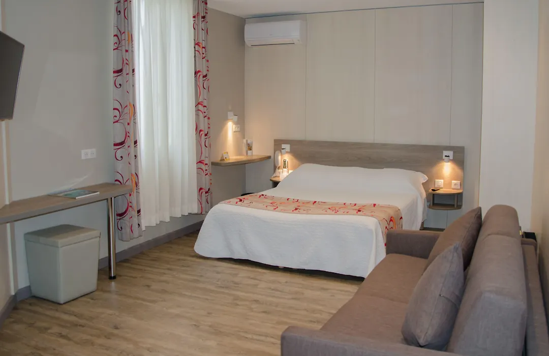Hotel Le Revest-1