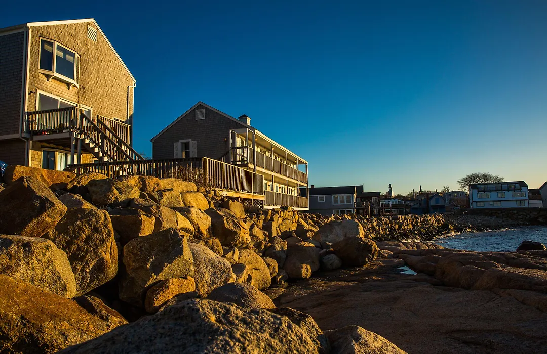 Bearskin Neck Motor Lodge-1