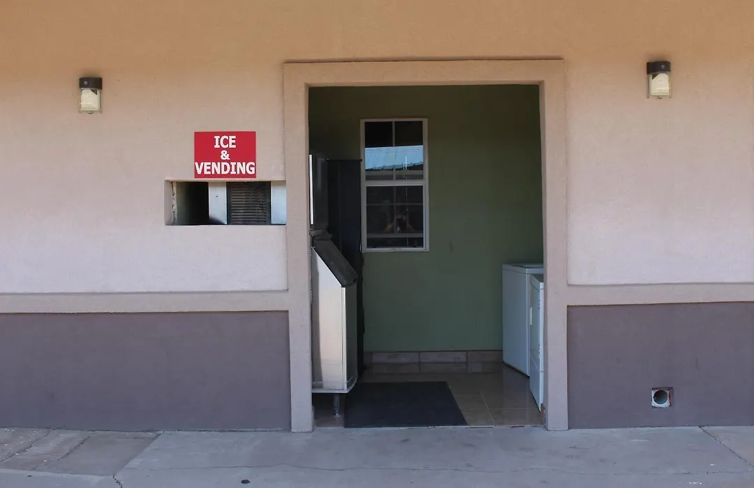 Deluxe Inn Fort Stockton-1
