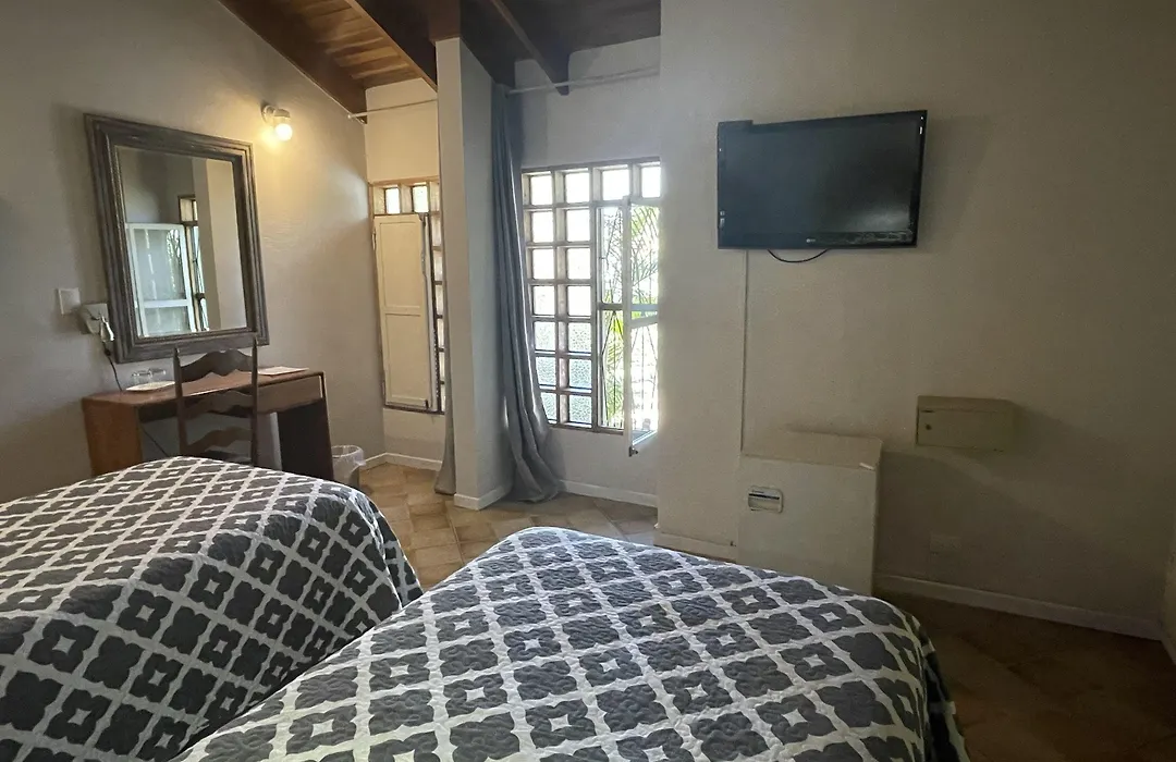 Hotel Ave Del Paraiso-1