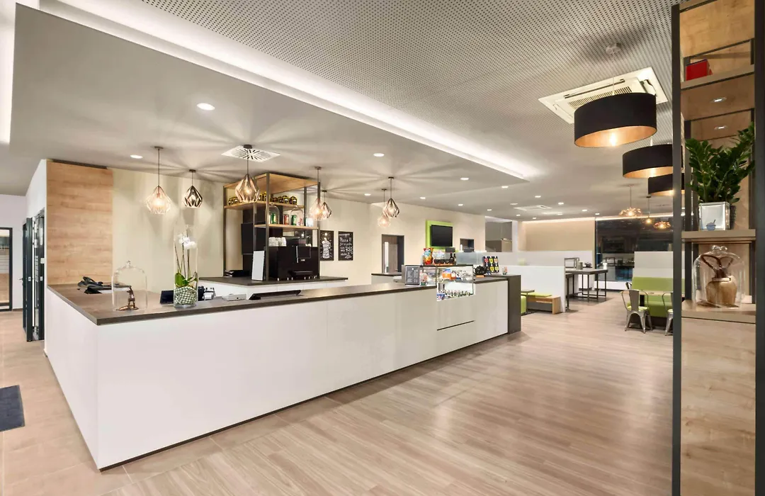 Super 8 By Wyndham Munich City North-1