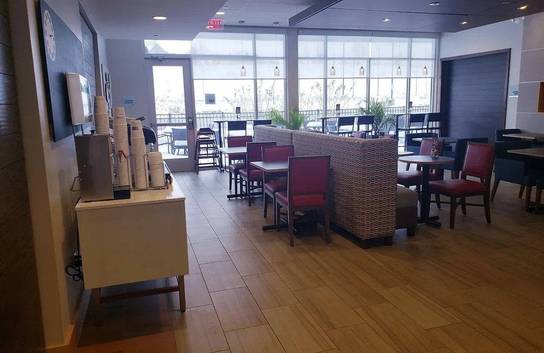 Holiday Inn Express & Suites By Ihg Altoona By Ihg-1