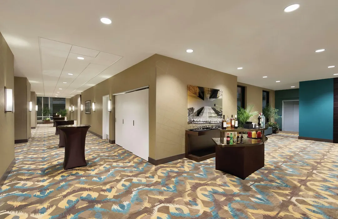 Hilton Garden Inn Calgary Downtown-1