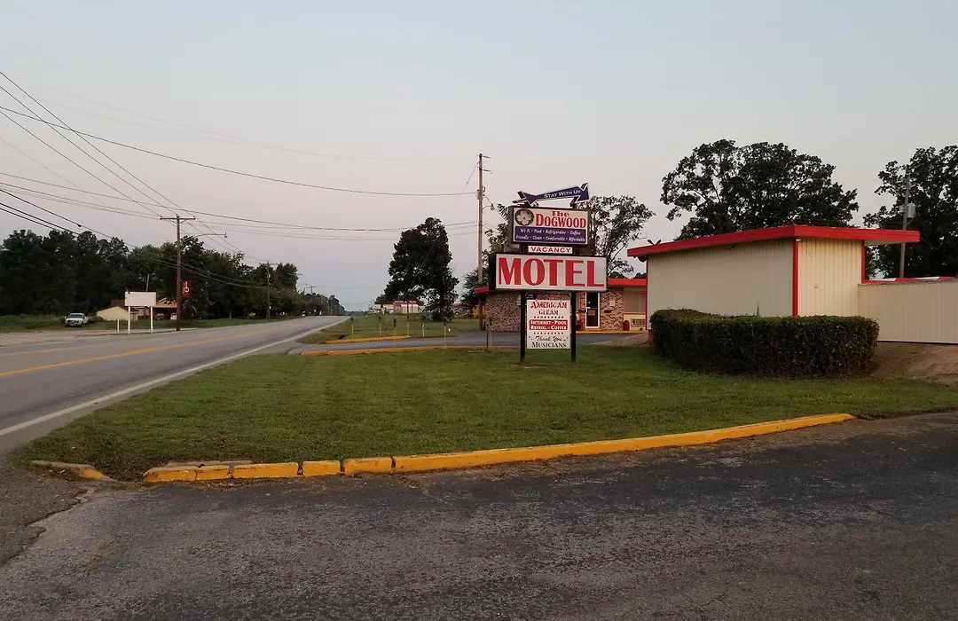 Dogwood Motel-1