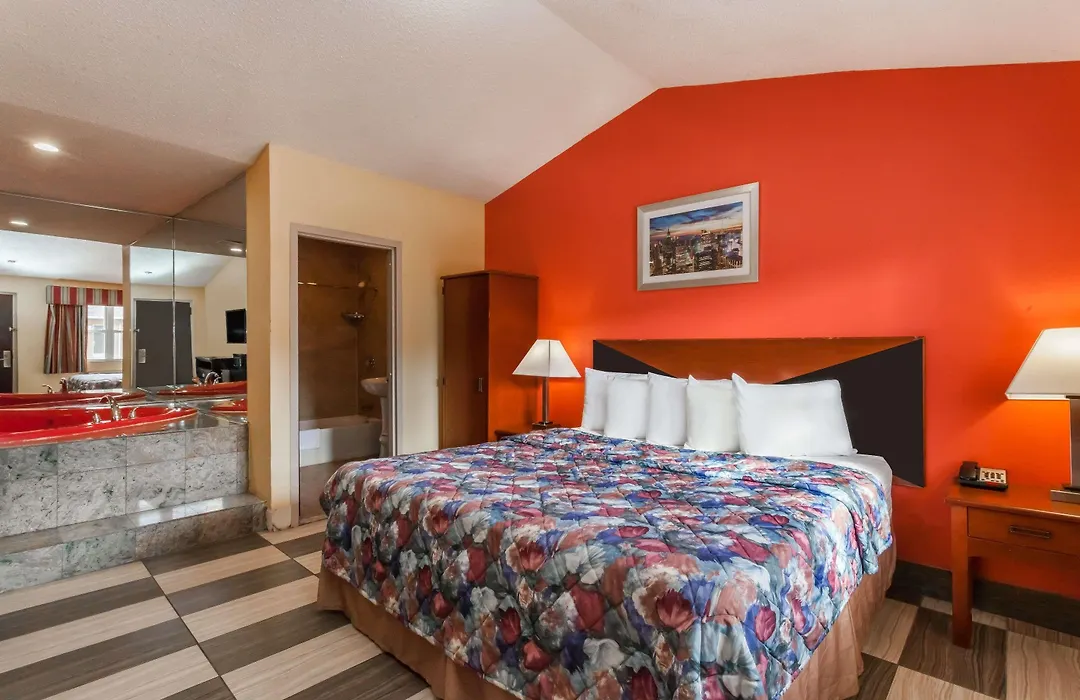 Travelodge By Wyndham Jersey City-1