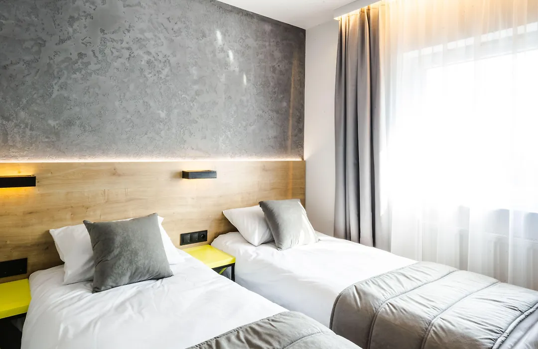 Air Hotel-1