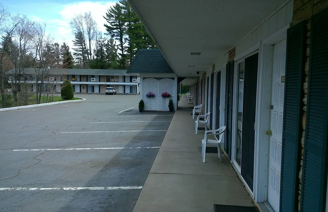 Brentwood Motor Inn-1