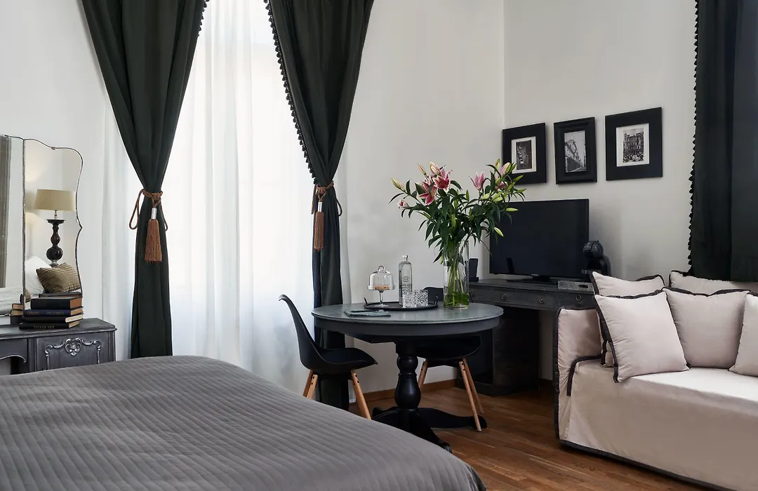 Emporikon Athens Hotel-1