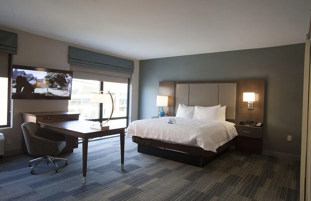 Hampton Inn & Suites St. Paul Downtown-1