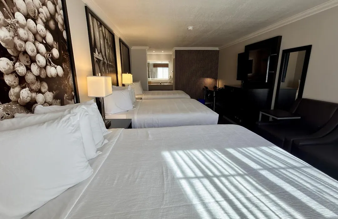 The Orchard Hotel Ukiah Wine Country Free Breakfast, Pool, & Hot Tub-1
