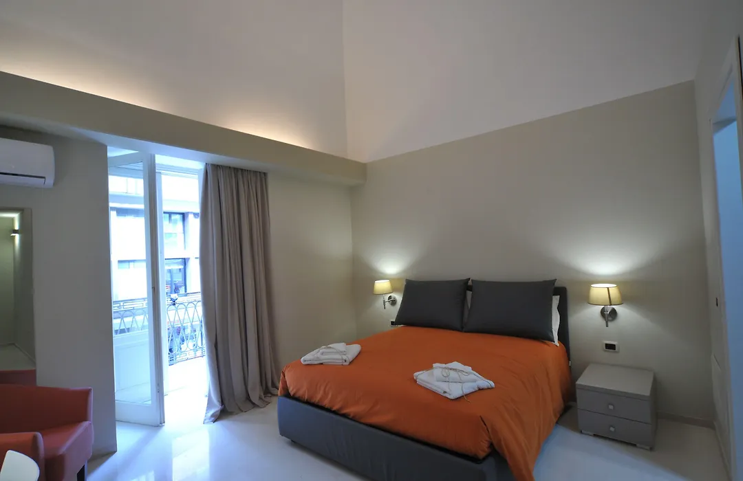 Gatto Bianco House-1