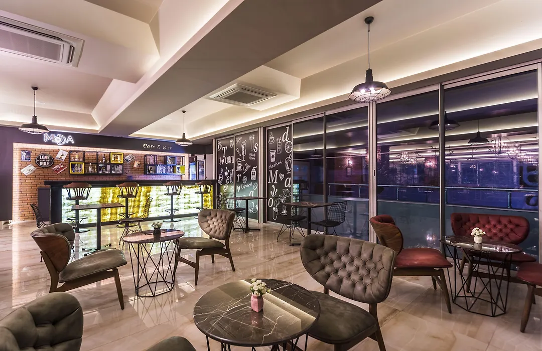 Bueyuek Hotel (Adults Only)-1
