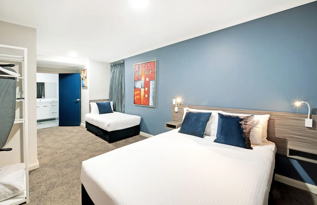 28 Hotel-1