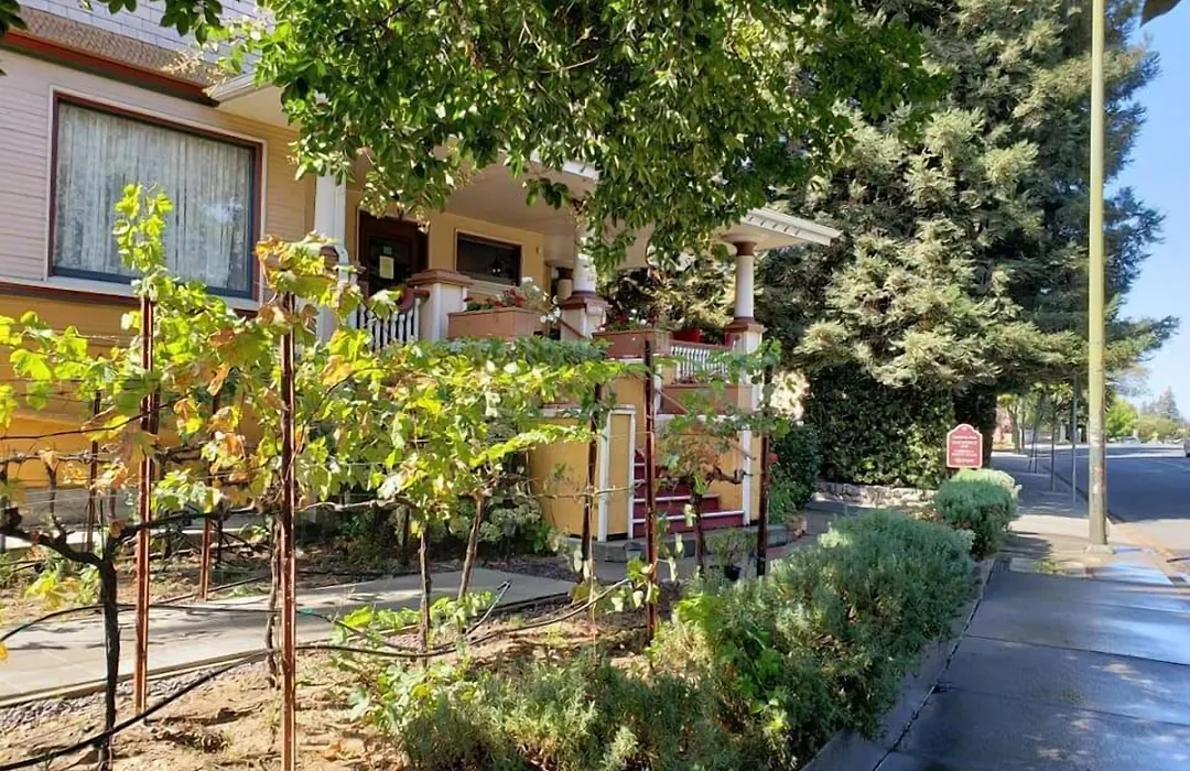 Cabernet House, An Old World Inn-1