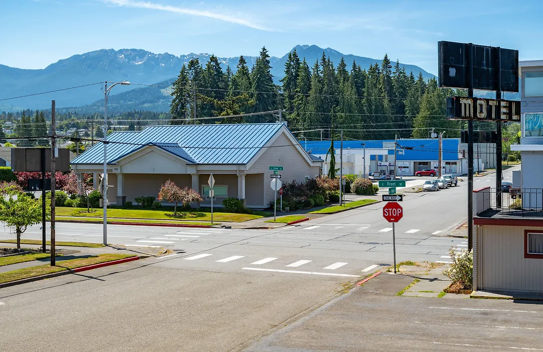 Riviera Inn-1