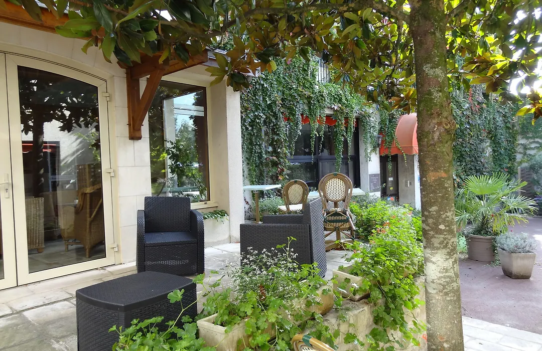 Hotel Val De Loire-1