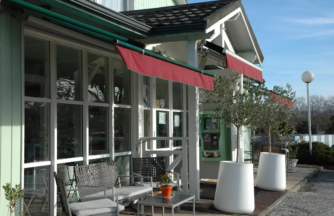 Le 81 HOTEL-1