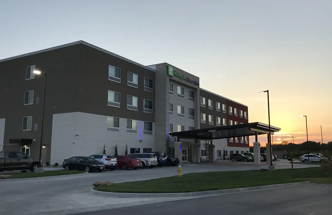 Holiday Inn Express & Suites - Kansas City - Lee'S Summit By Ihg-1