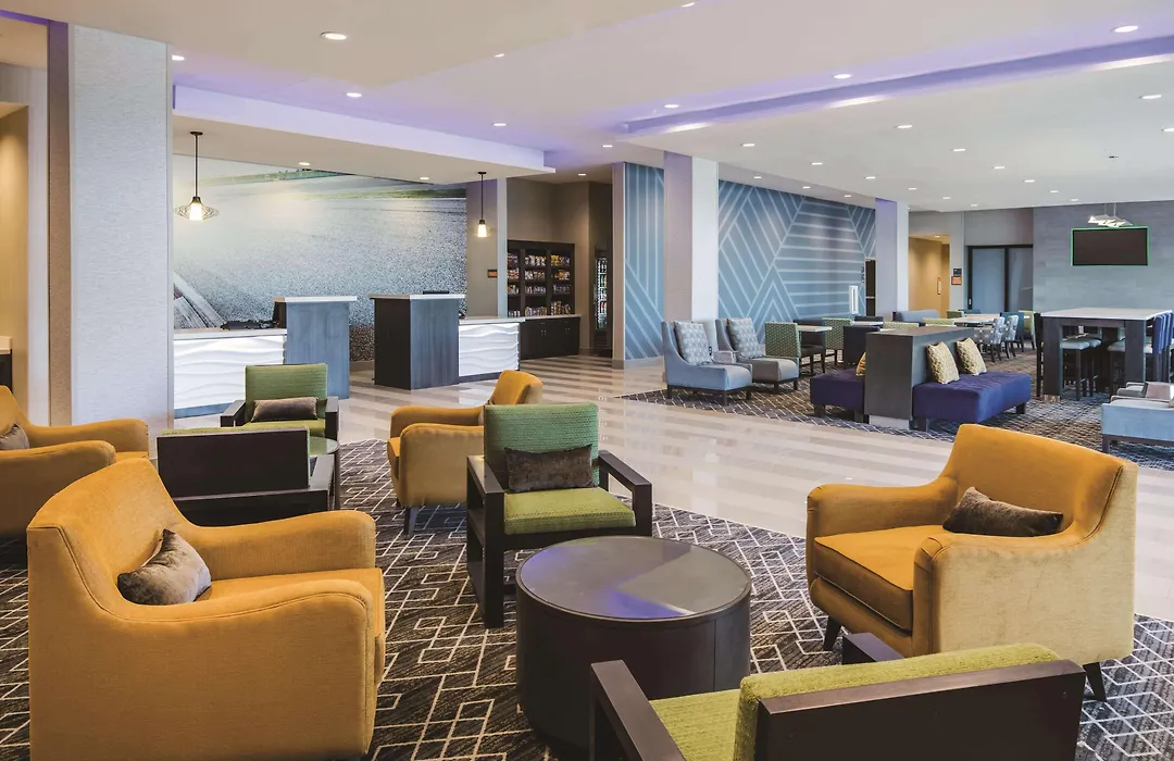 La Quinta Inn & Suites By Wyndham Atlanta South - Mcdonough-1
