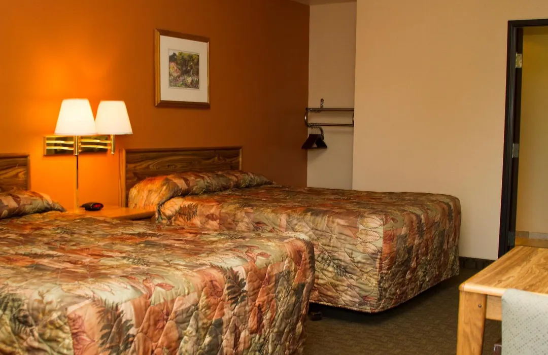 Cottonwood Inn & Suites-1