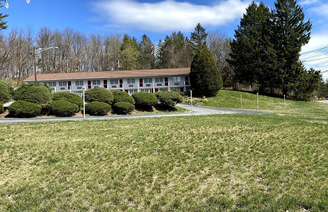 Economy Lodge 682 Main St Sturbridge-1