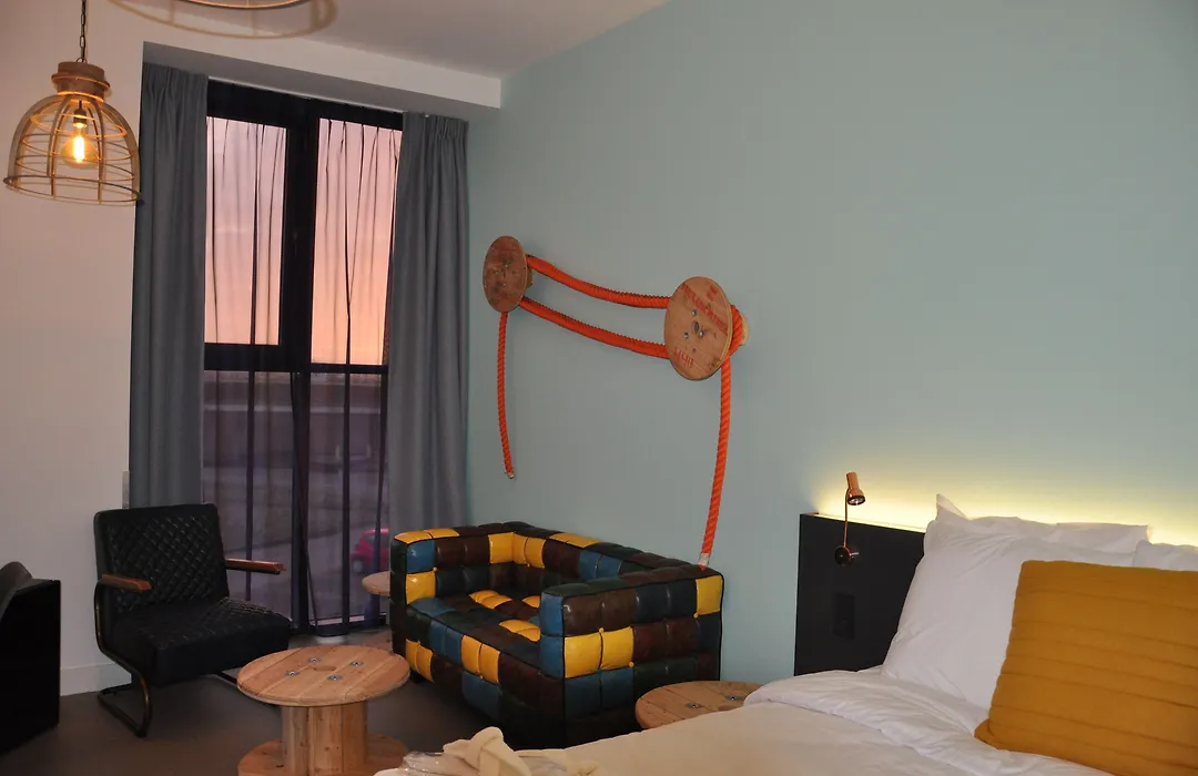 Hotel Rauw aan de Kade-1