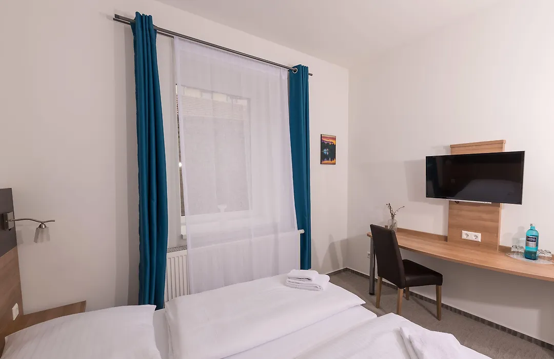 Boutique-Hotel Kronenstuben - unschlagbare Zentrumsnähe direkt am Marstall&Marktplatz - Schloss in 3 Min - Frühstück - Langzeitmiete-1