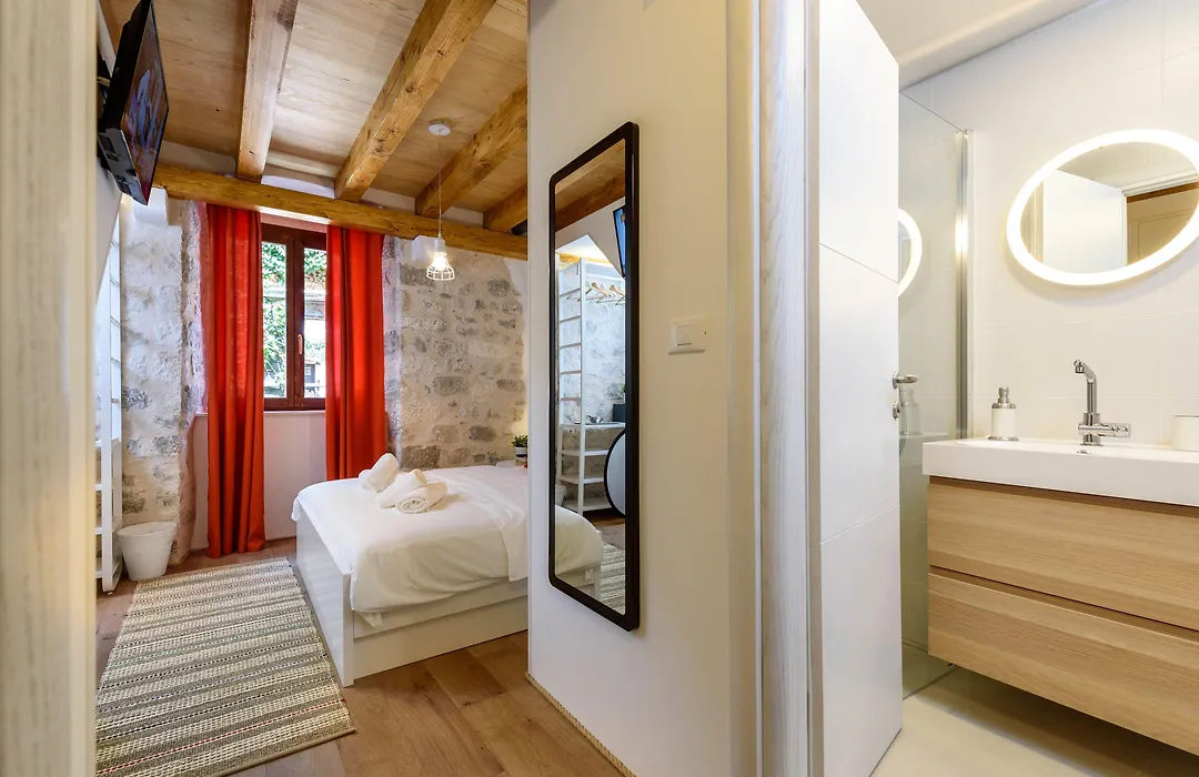 Apartments & Rooms Tiramola - Old Town-1