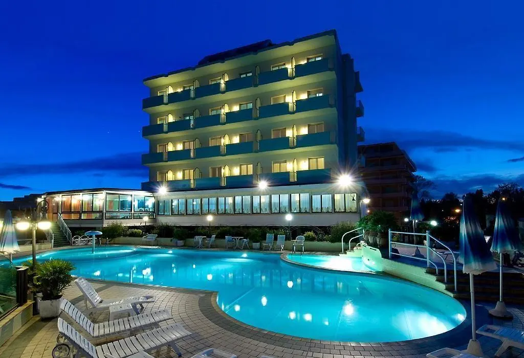 Strand Hotel Colorado-1