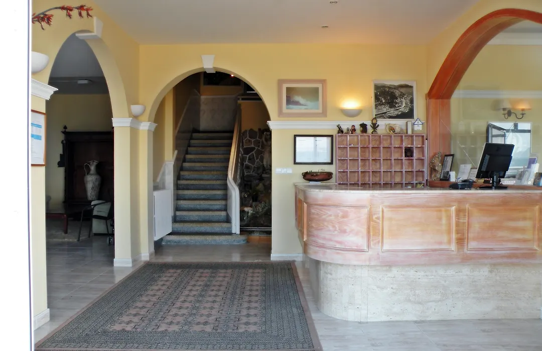 Hotel Rompeolas-1