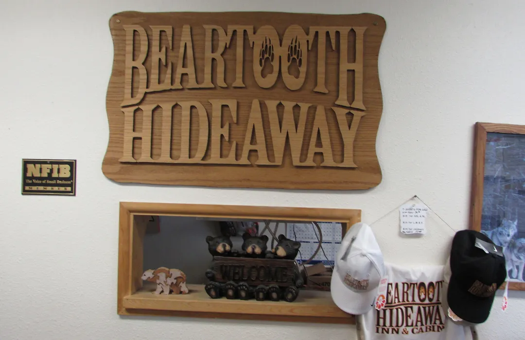 Beartooth Hideaway Inn & Cabins-1