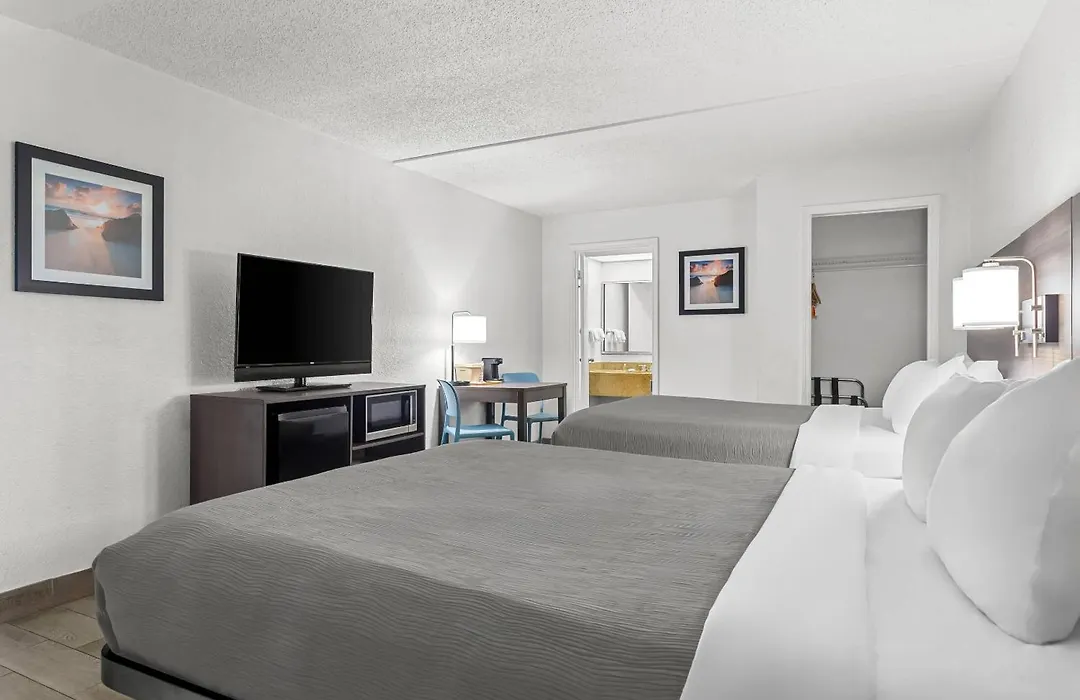 Quality Inn & Suites At Tropicana Field-1