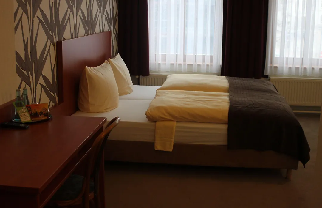 Hotel Schwarzer Adler Jever-1