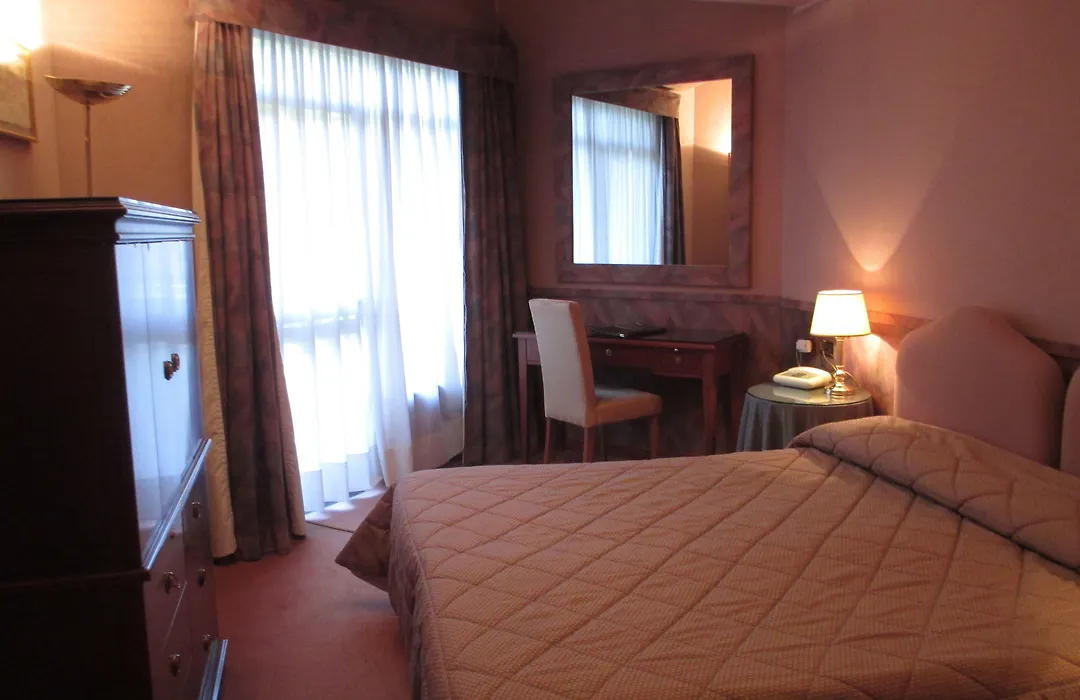 Mini Palace Hotel-1
