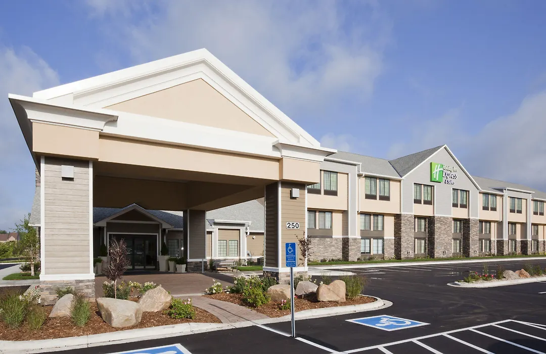Holiday Inn Express & Suites Willmar By Ihg-1