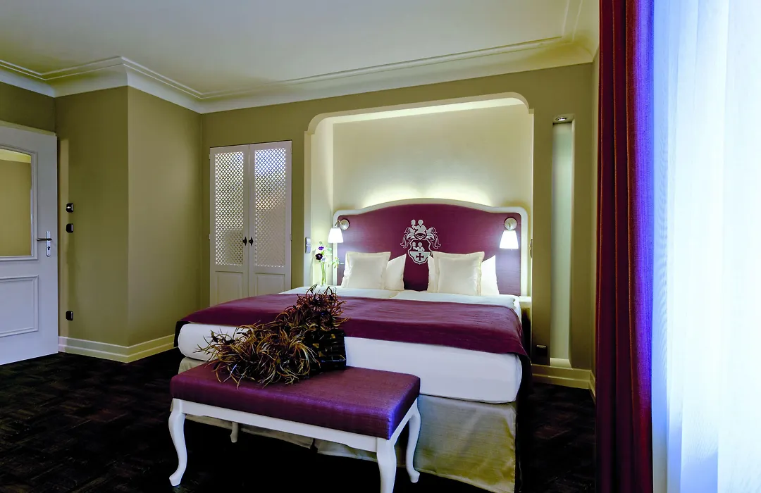 Schlosshotel Steinburg-1