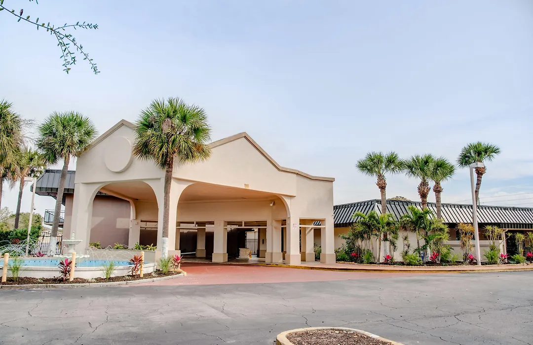 Super 8 By Wyndham St. Petersburg-1