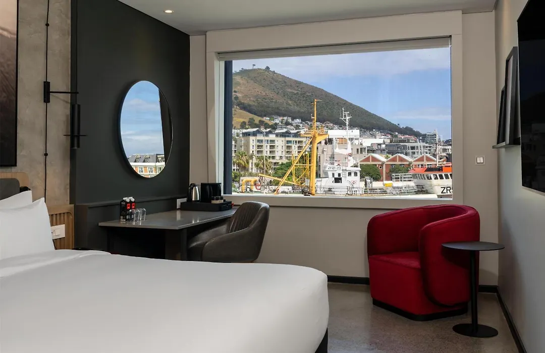 Radisson Red Hotel V&A Waterfront Cape Town-1